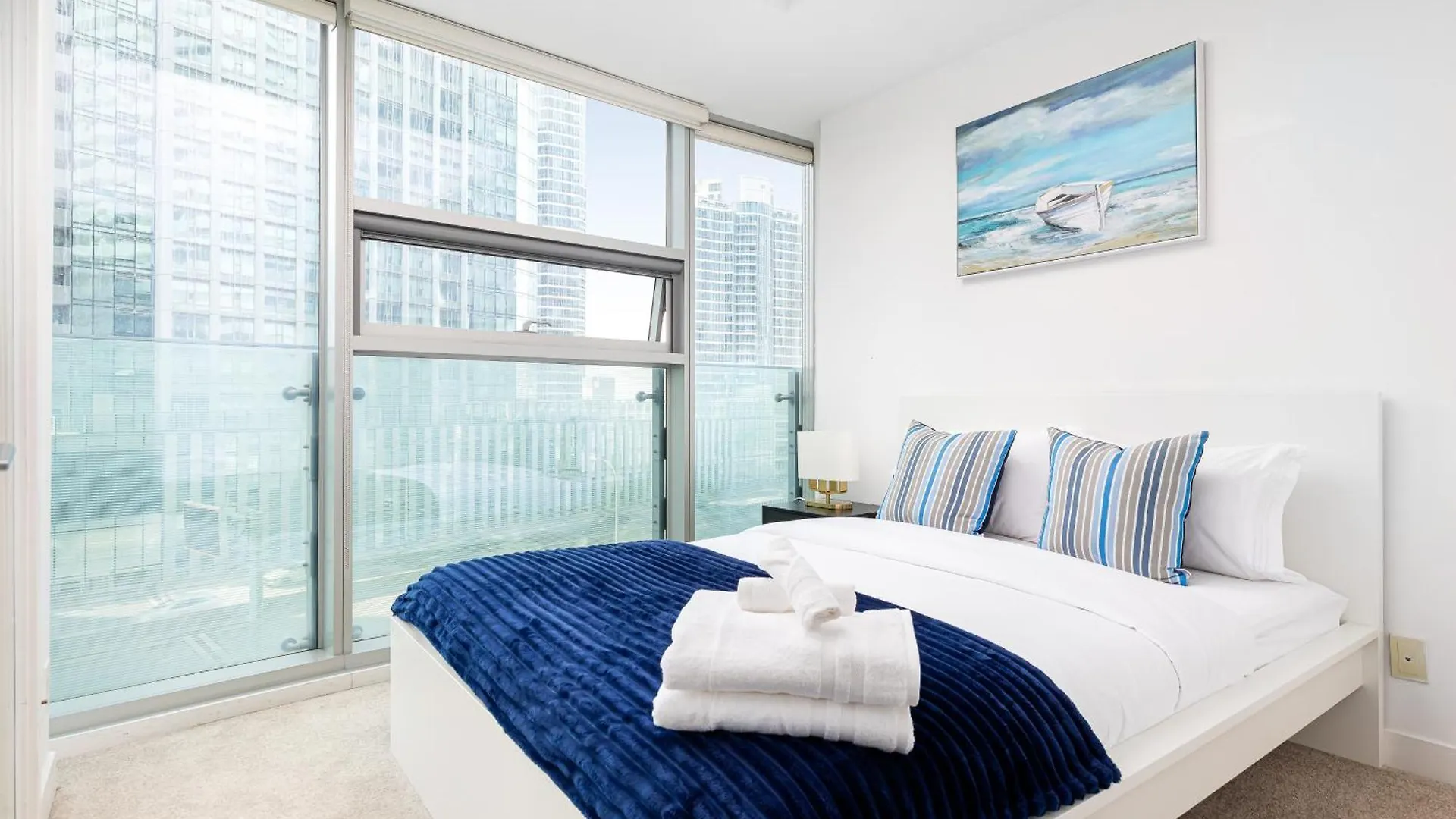 Apartment Downtown Toronto 2 Bedrooms Condo