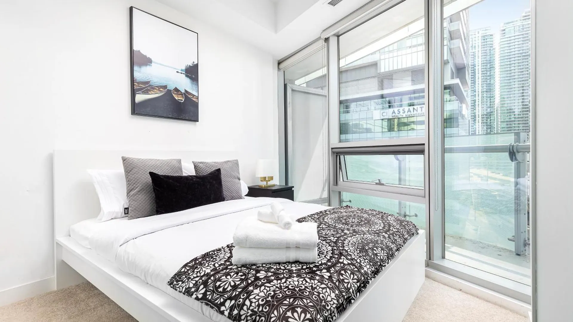 Downtown Toronto 2 Bedrooms Condo