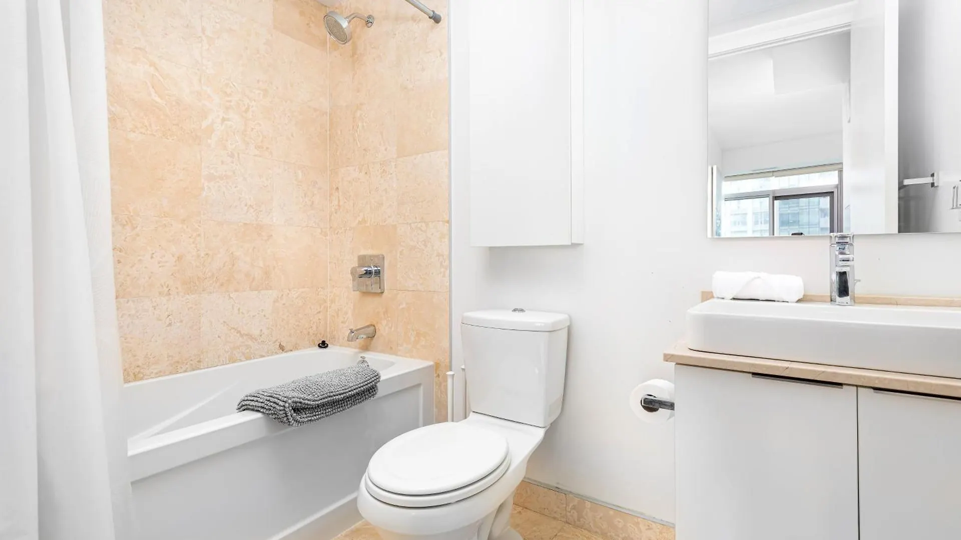 Downtown Toronto 2 Bedrooms Condo